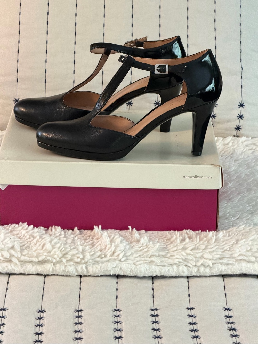 NIB Naturalizer “MaryJane” Mattison T-Strap Pumps Black Leather & Patent Women’s